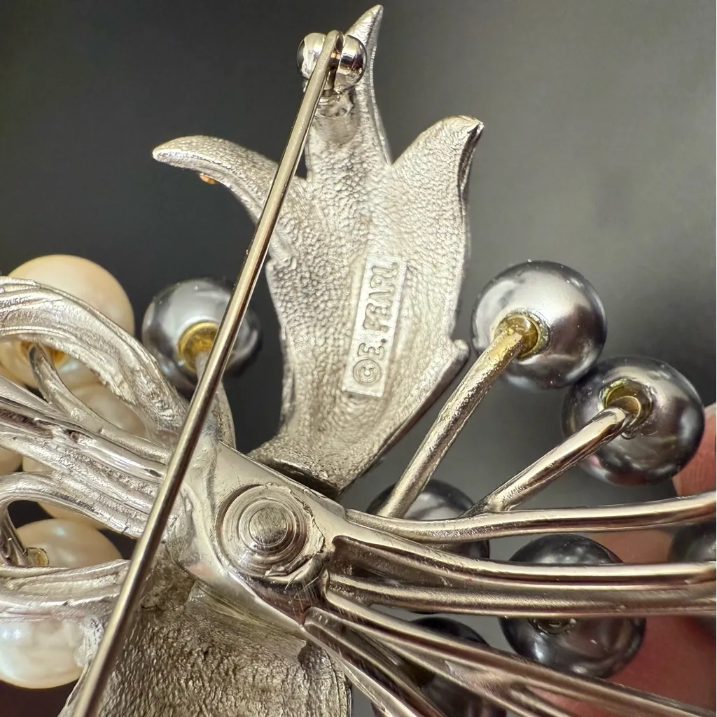 Vintage E. PEARL Erwin Pearl Ivory/Gray Pearl Bouquet Flower Pendant Brooch 35g. Silver - Image 13