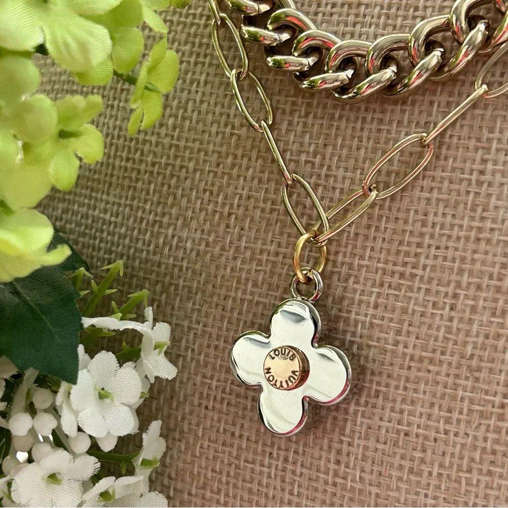 Gold Layered Chunky Paper Clip Necklace with Flower Pendant - Image 4