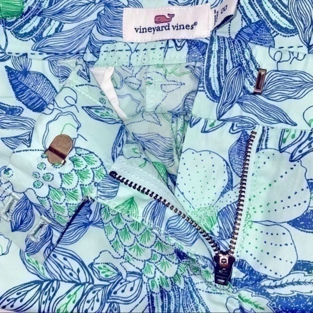 Vineyard Vines Size 00 Cordia Green Navy Floral Printed Dayboat Shorts - Image 8