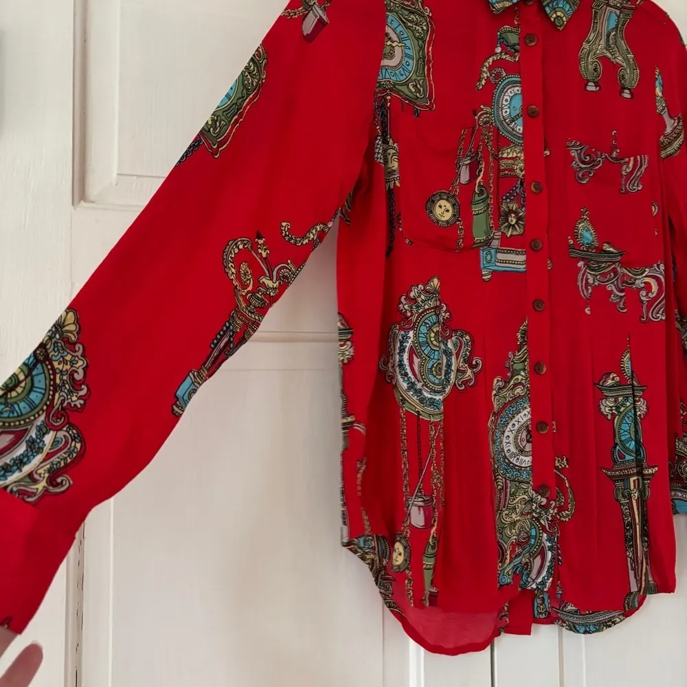 Anthropologie Maeve Size 2 Red Whimsy Printed Clock Sun Button Down Shirt Blouse - Image 9