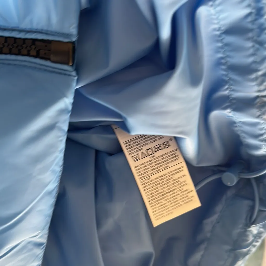 NWOT Old Navy Venetian Blue Water-Resistant Frost Free Short Puffer Jacket - Image 7