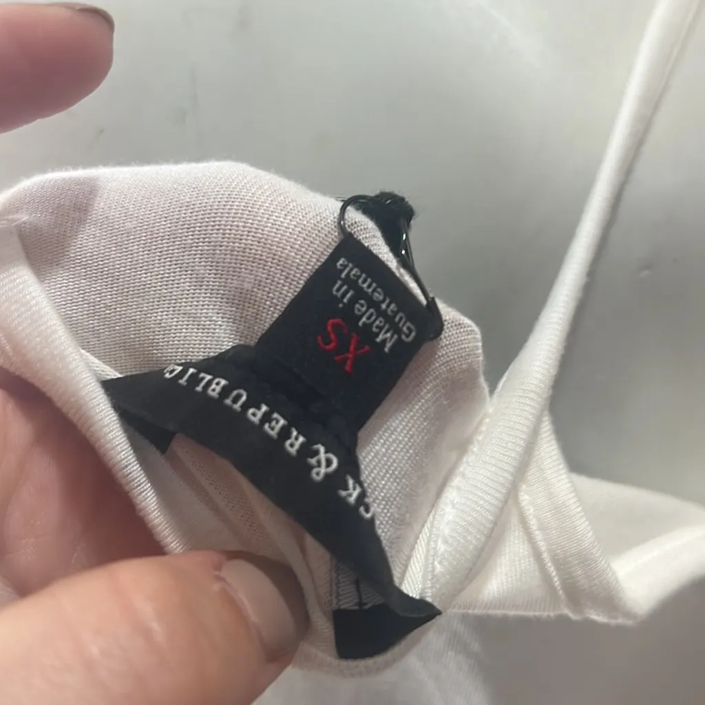 Rock and republic hi beautiful cold shoulder tee - Image 5