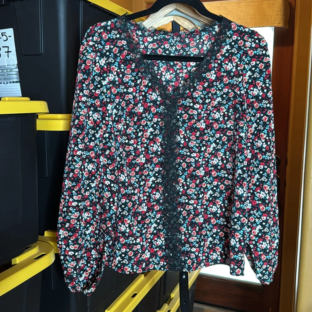 SHEIN Floral Print Lace Trim V-neck Blouse Black Red Blue Green Size Small - Image 6