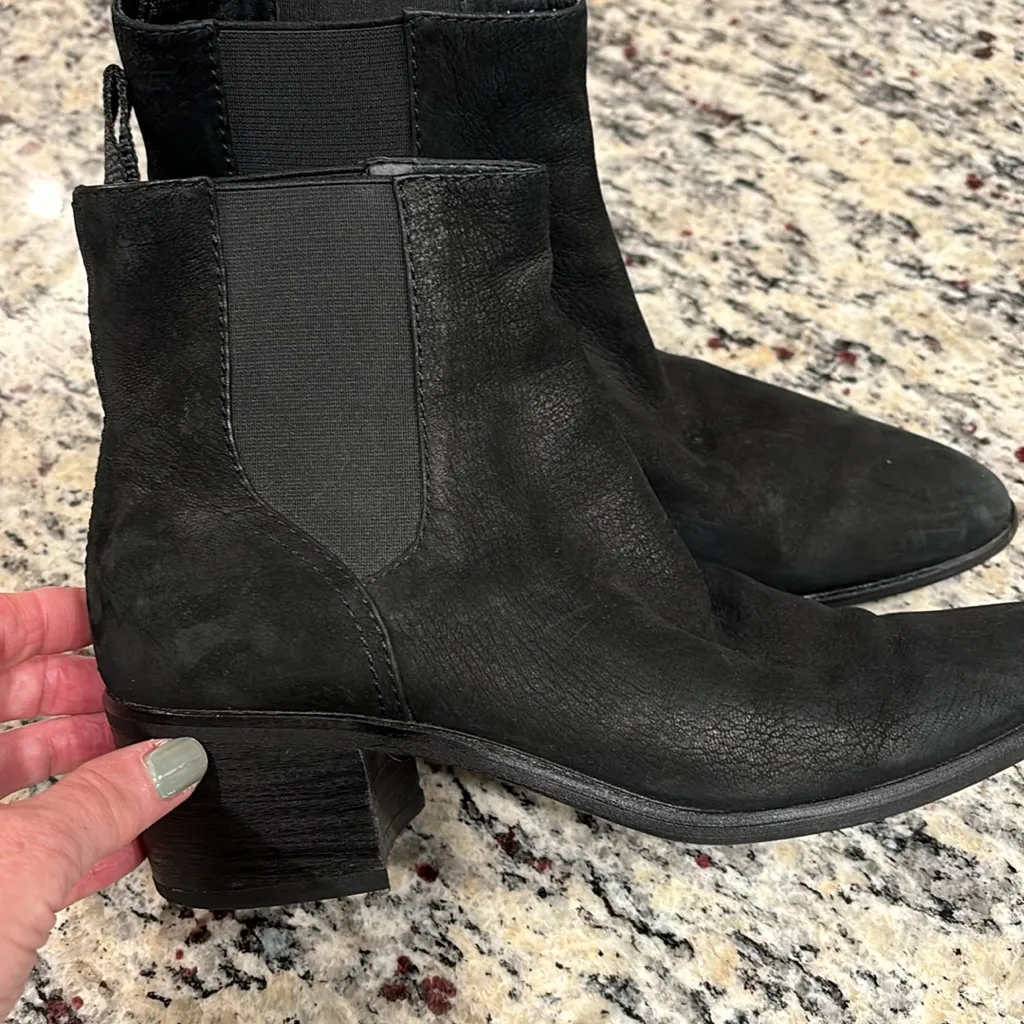 Dolce Vita black textured suede pointed toe pull on style 2” ankle boots Size 7.5 - Image 3