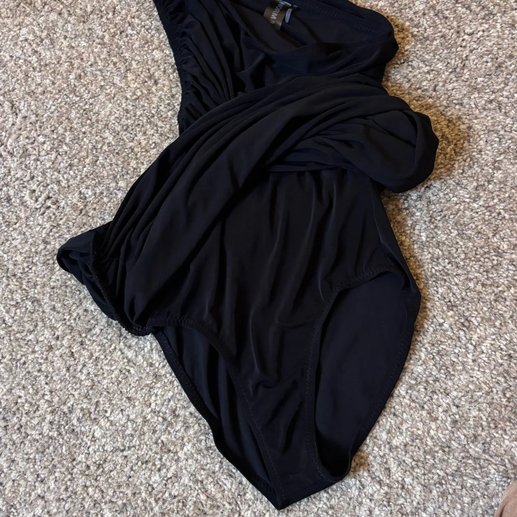 Norma Kamali Black One-Shoulder Dress - Image 6