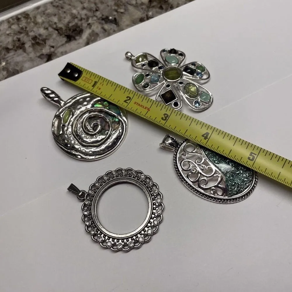 Lot Of 4 Pretty Costume Pendants / Charms - Image 9
