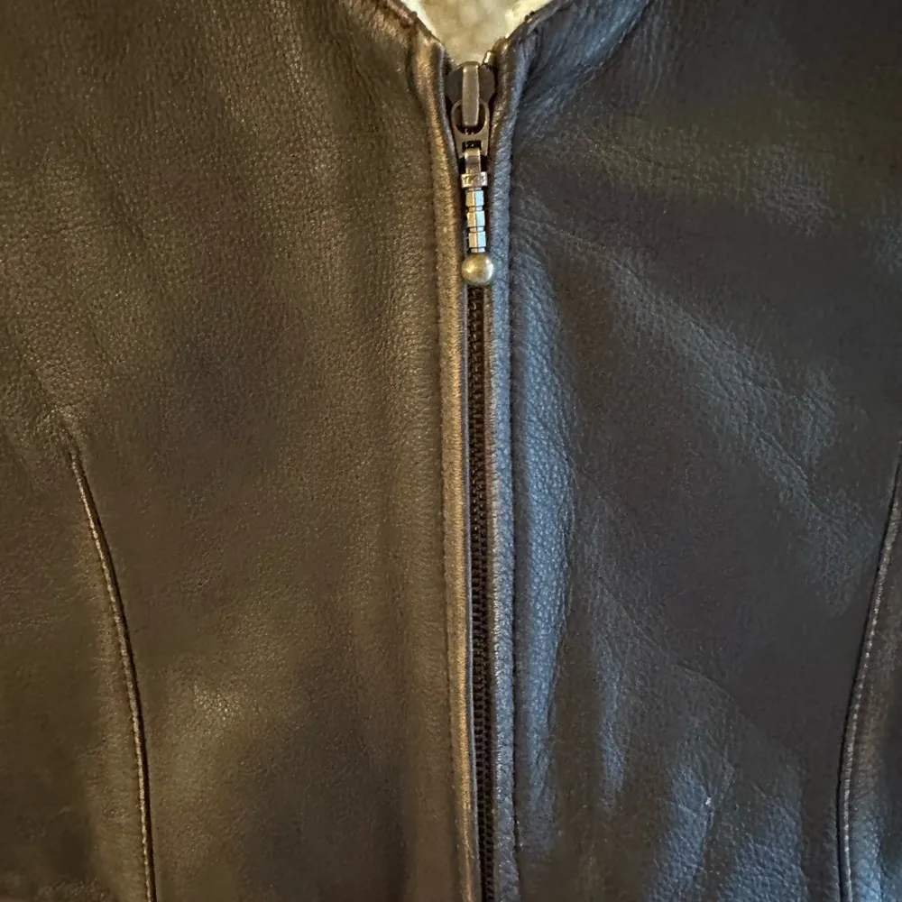 Vintage Leather Sherpa Lined Zip Up Vest in Brown Size Small - Image 2
