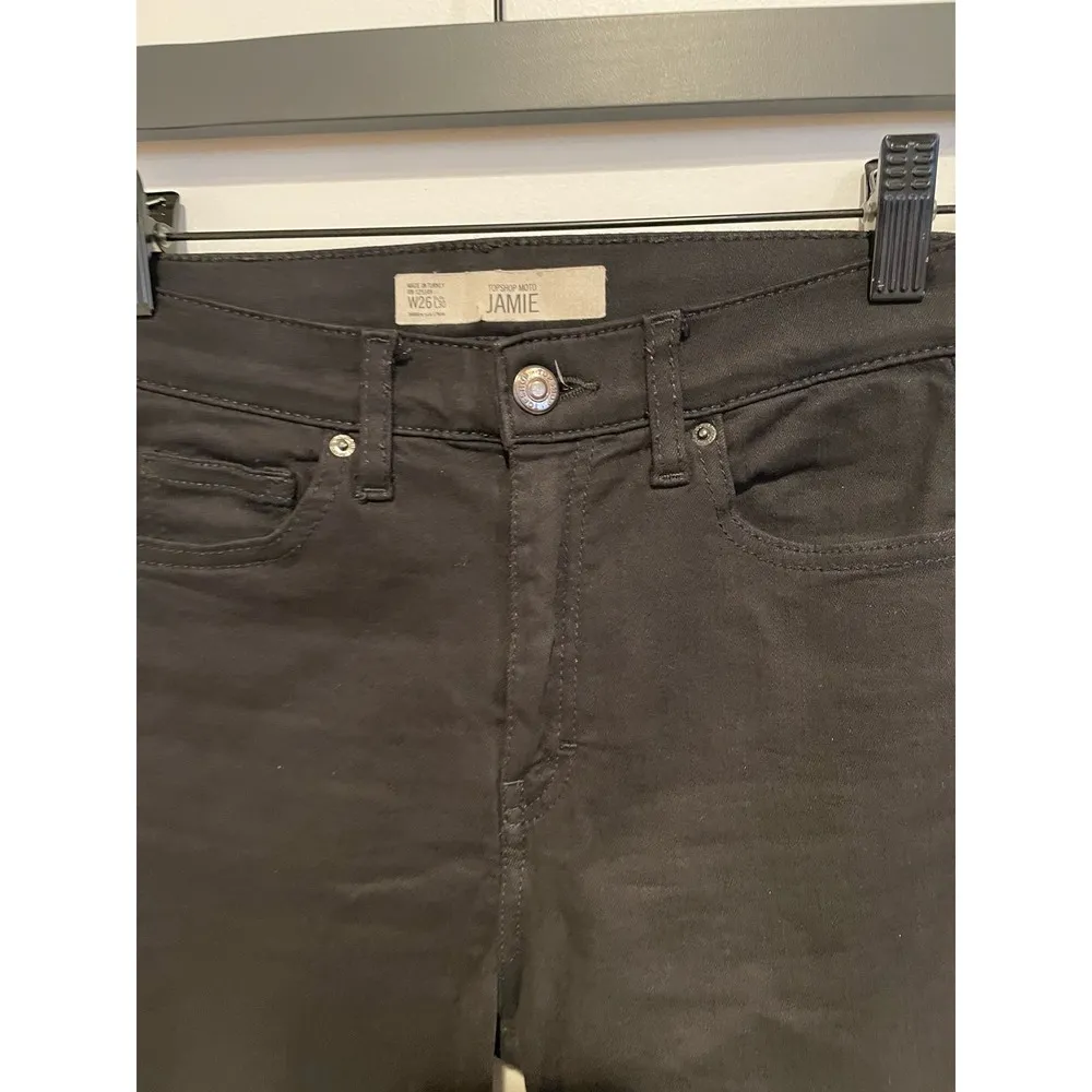 Topshop moto jamie black dark denim jeans size 26 - Image 4