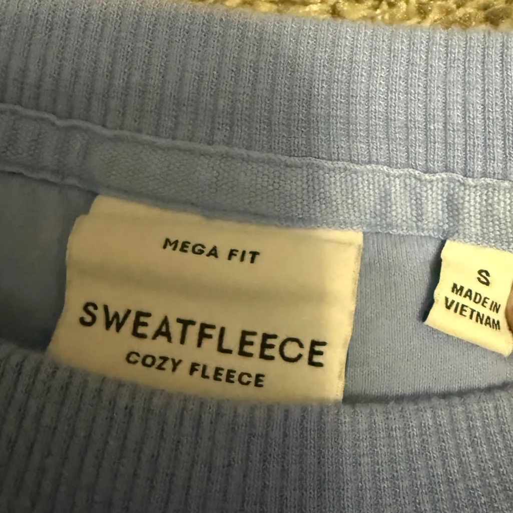 Aritzia cozy sweatfleece new mega crew sweatshirt size small - Image 2