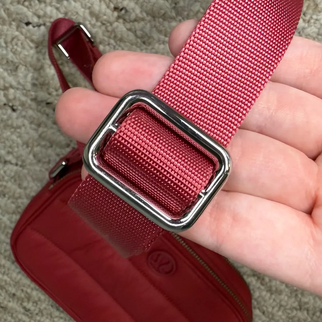 Lululemon Wunder Puff Crossbody Camera Bag 2L in Vintage Rose Crossbody Purse - Image 15