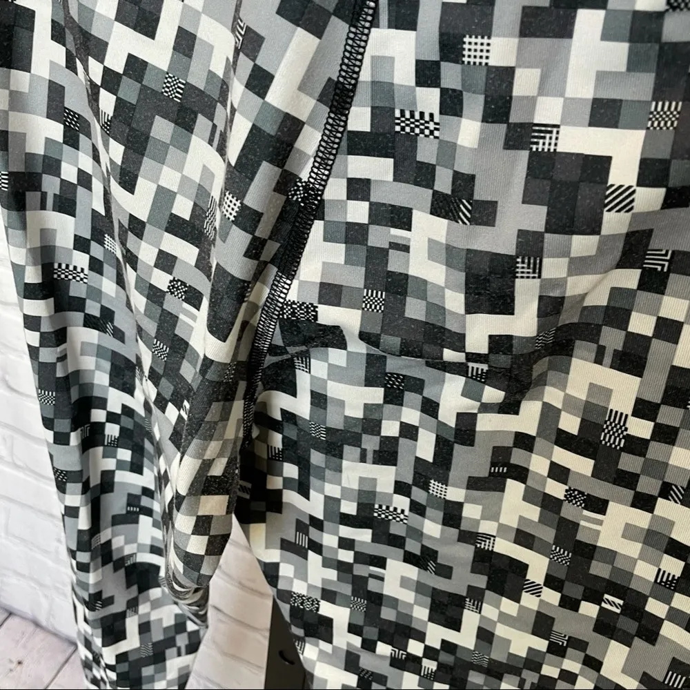 Nike Pro Pixel Camo Print Leggings - Image 3