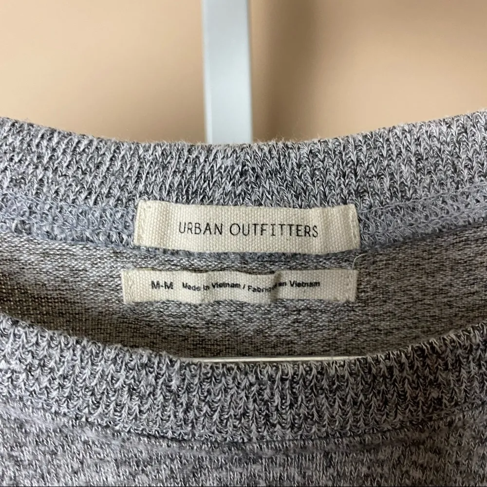Urban Outfitters Size Medium Oversized Boxy Flowy Sweater Slouchy Fall Winter - Image 3