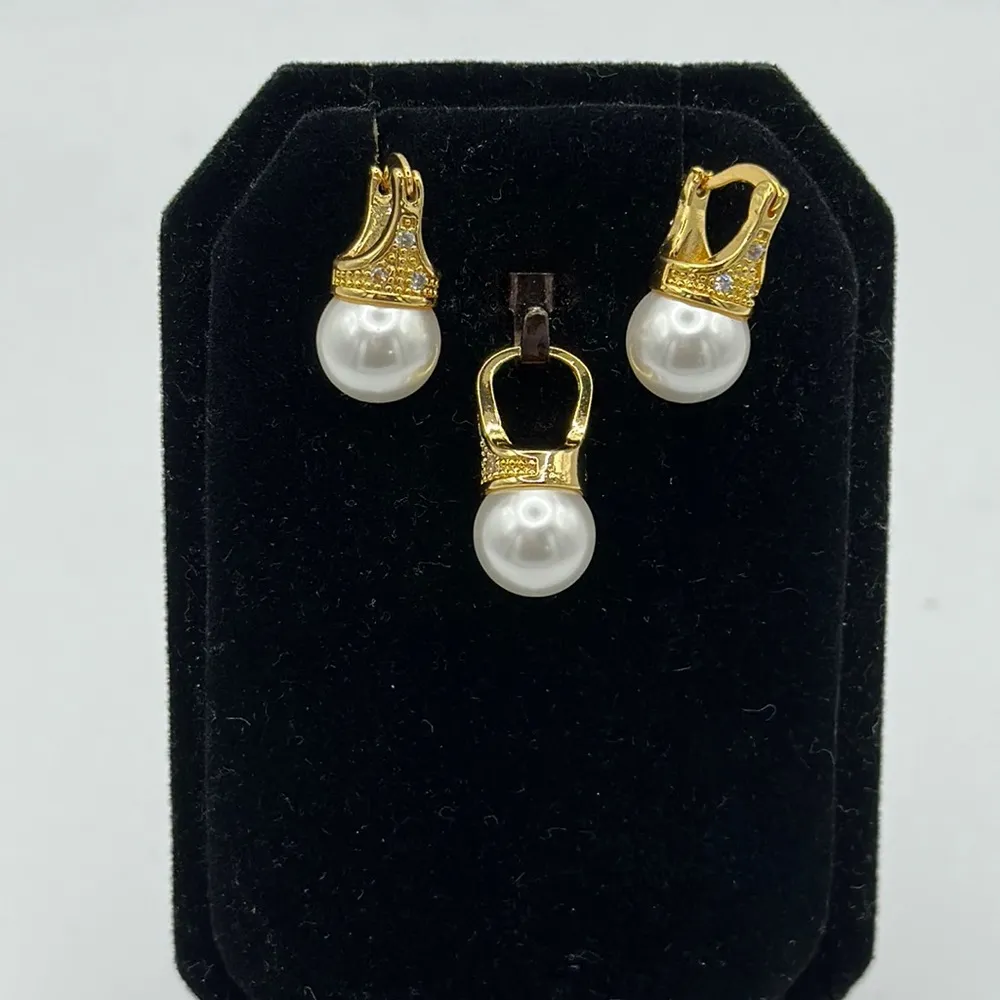 Lady Di Pearl set Lever back Earring and pendant - Image 2