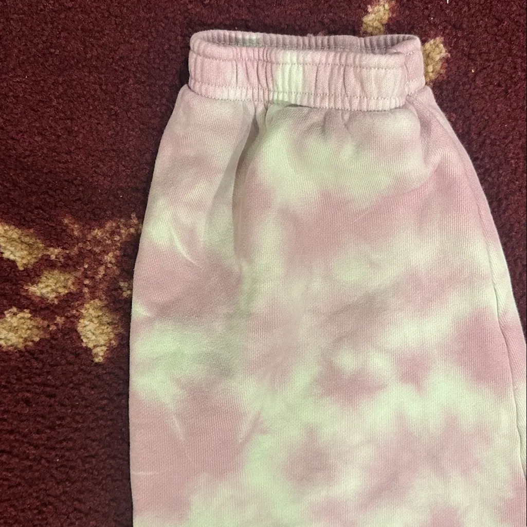 Aritzia TNA Cozy Fleece hoodie jogger set Soft Pink and lime green Large EUC - Image 9