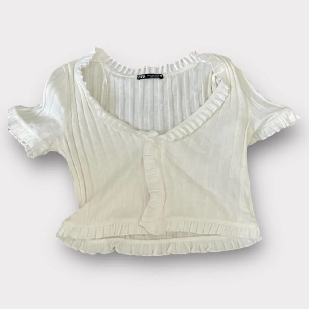 ZARA  White Ruffled Button Up Ribbed Crop Top - Image 4