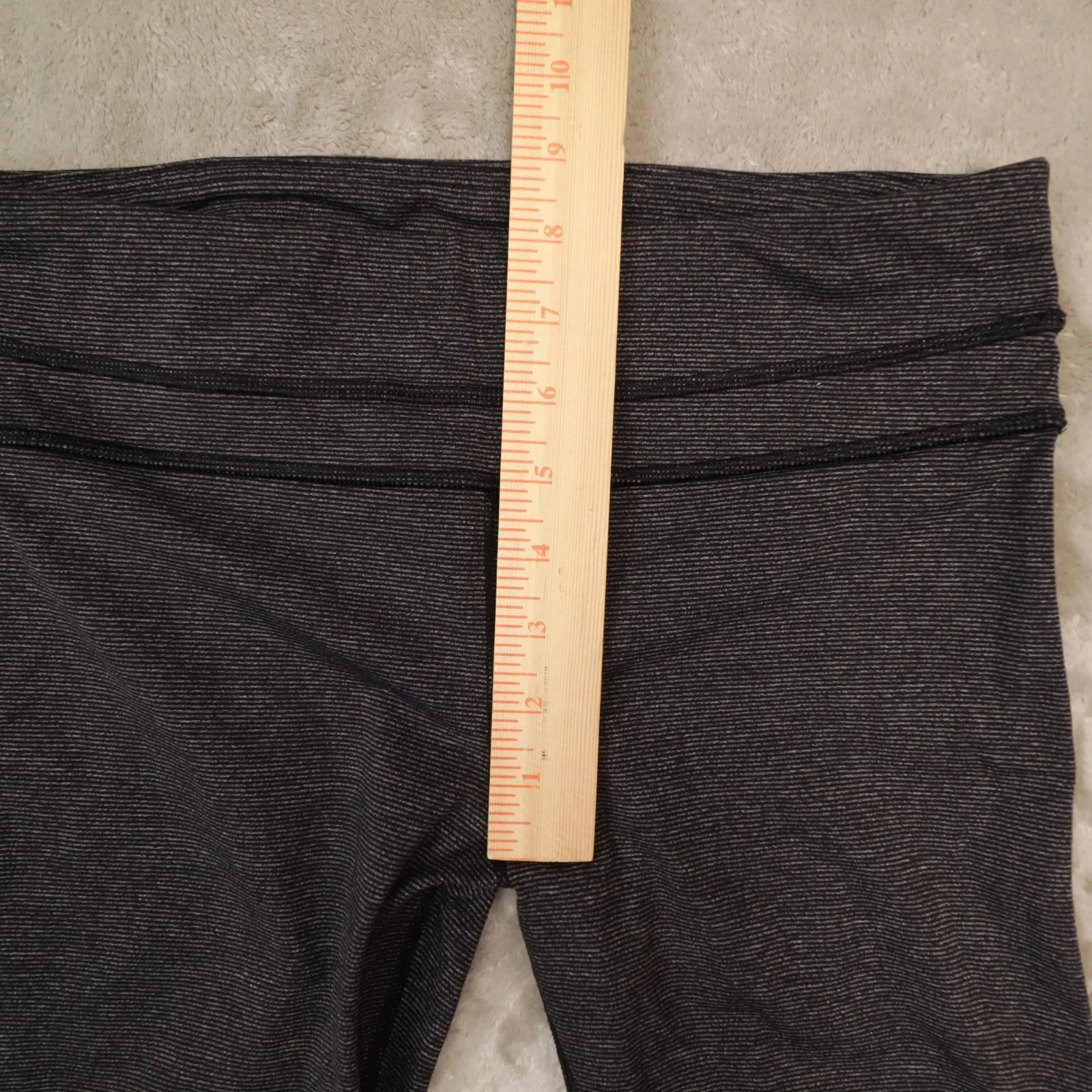Lululemon Women's Ankle Leggings Size 8 Zip Pocket‎ Gray Black Color Block - Image 8
