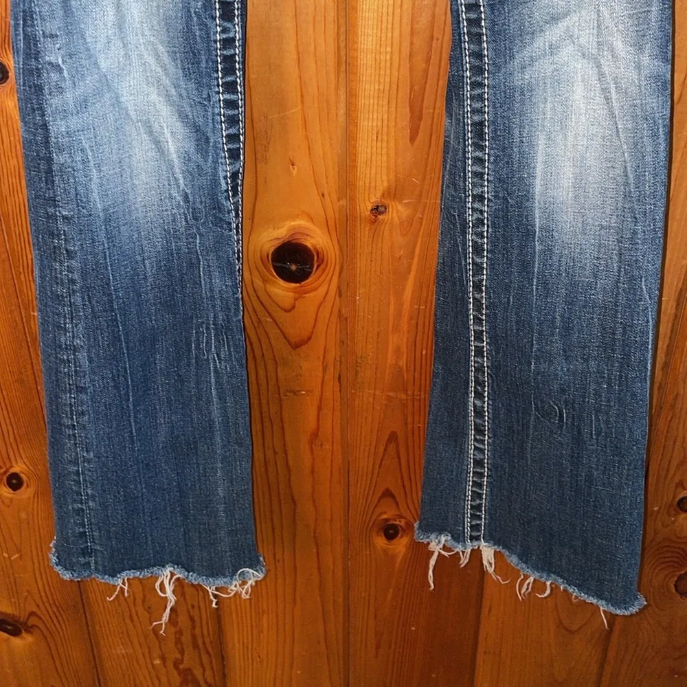 Miss me Jeans mid rise slim boot size 26 color 529 snow flake design limited - Image 4