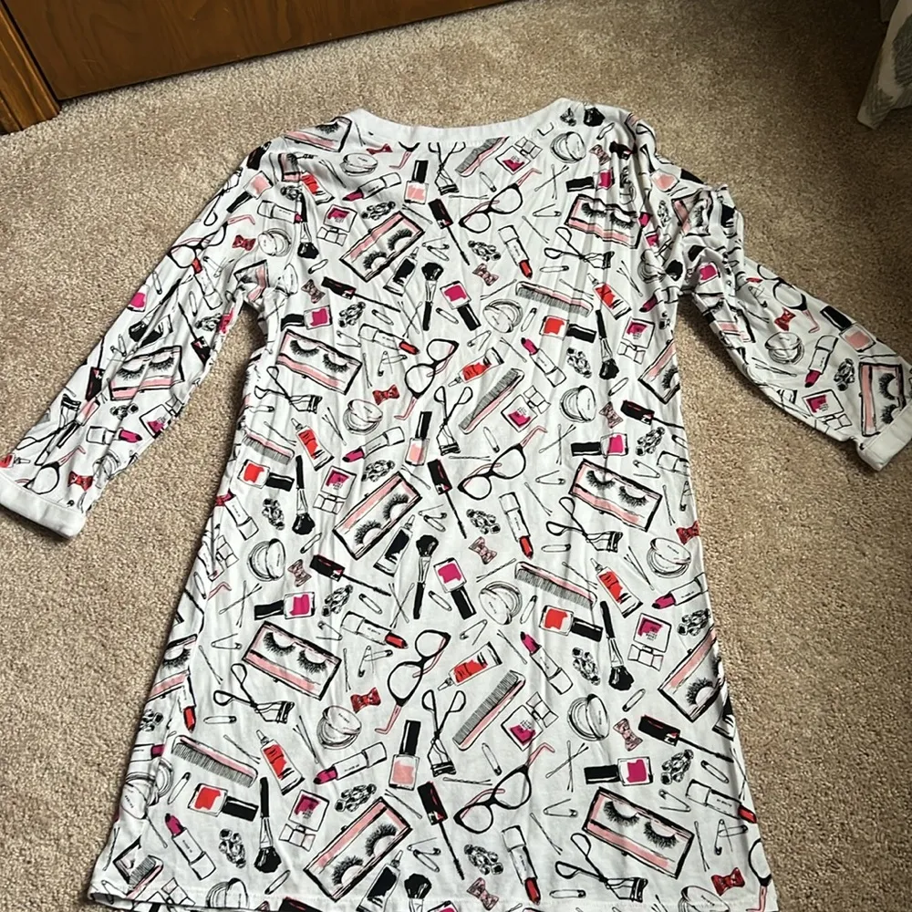 Intimates Cosmetic Print Sleep Shirt    Size Large - Image 8
