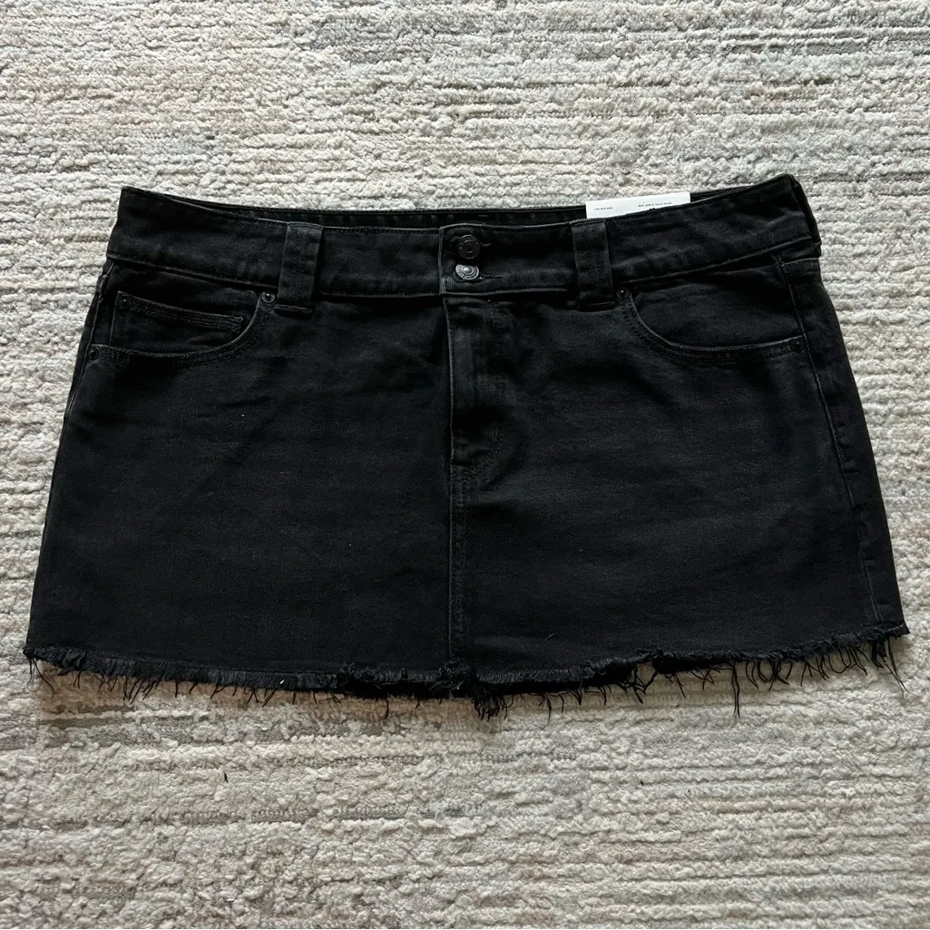 NWT American Eagle Black Denim Distressed Low Rise Mini Skirt Size 14 32W - Image 5