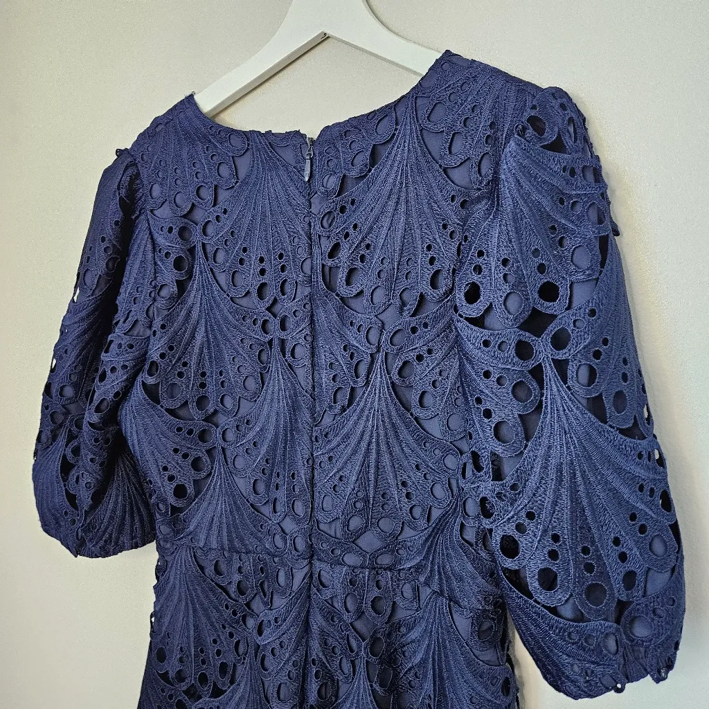 Adelyn Rae Harper Lace Mini Dress Cocktail Scallop Navy Blue Empire-waist V-neck - Image 6