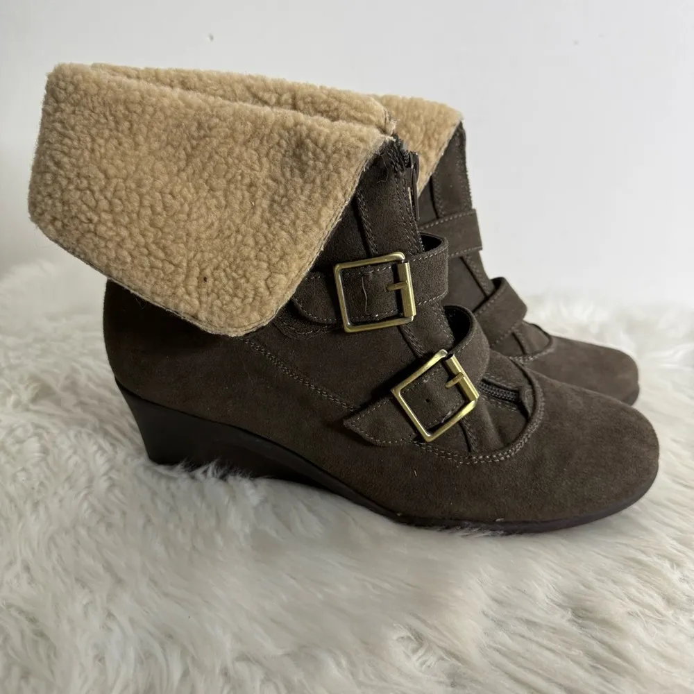 A2 Aerosoles Music Tor Ankle Suede Wedge Boots Brown Wedge Ankle Boots Size 9 - Image 7