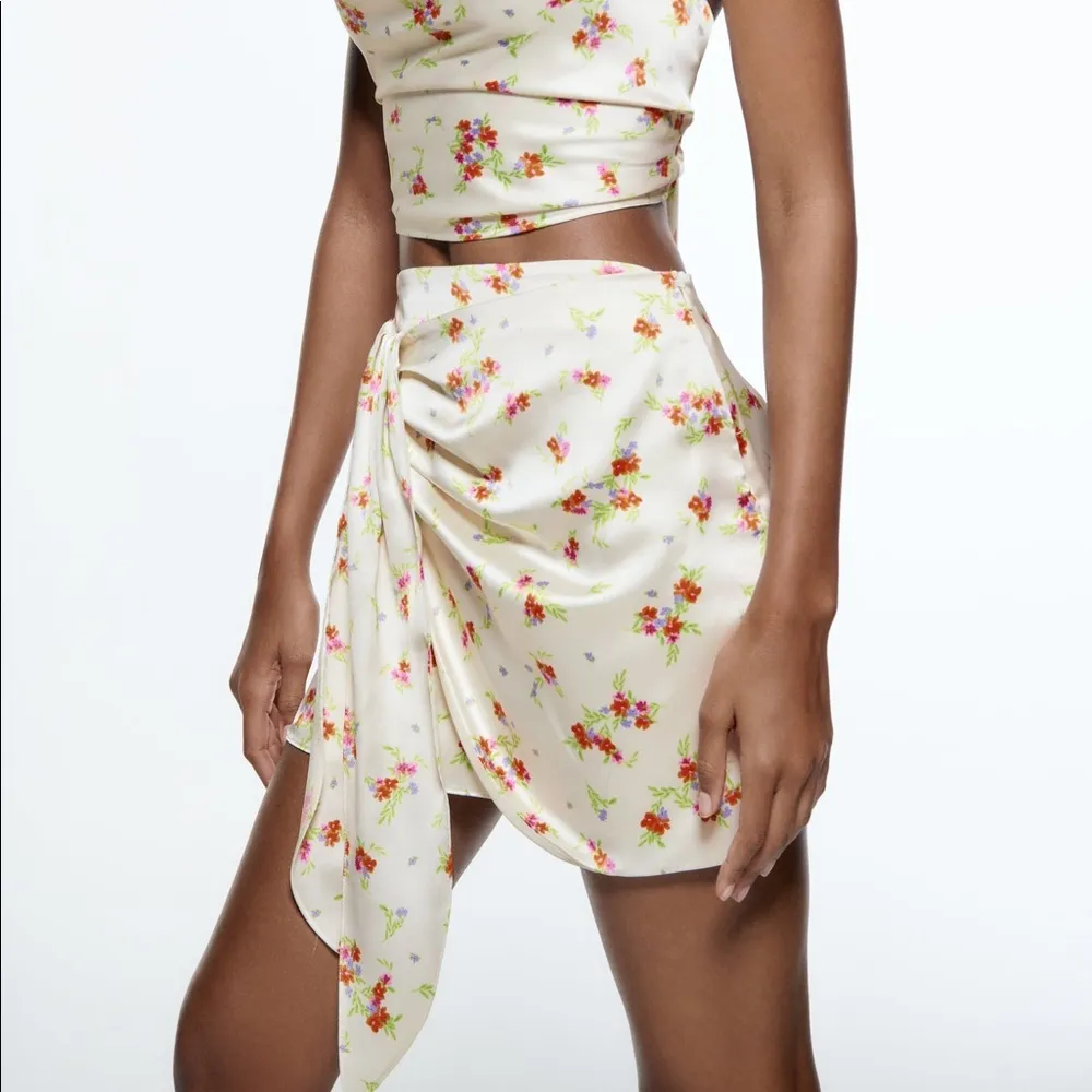 Zara Satin Floral Print Mini Wrap Skirt Size S NEW - Image 3