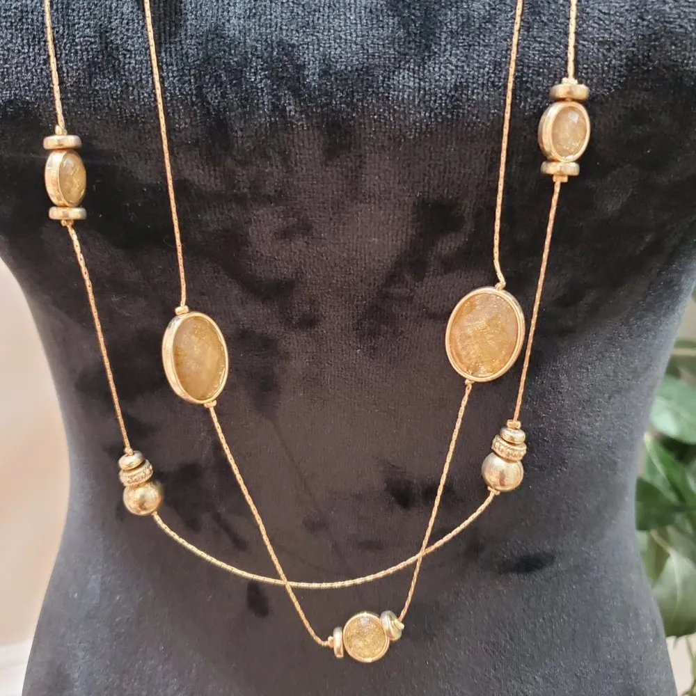 C 1946 Women's Gold Tone Beaded Double Strand Chain Fashion Jewelry Necklace - Image 3