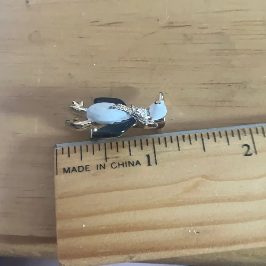 Elegant Gold and White penguin Brooch - Image 2