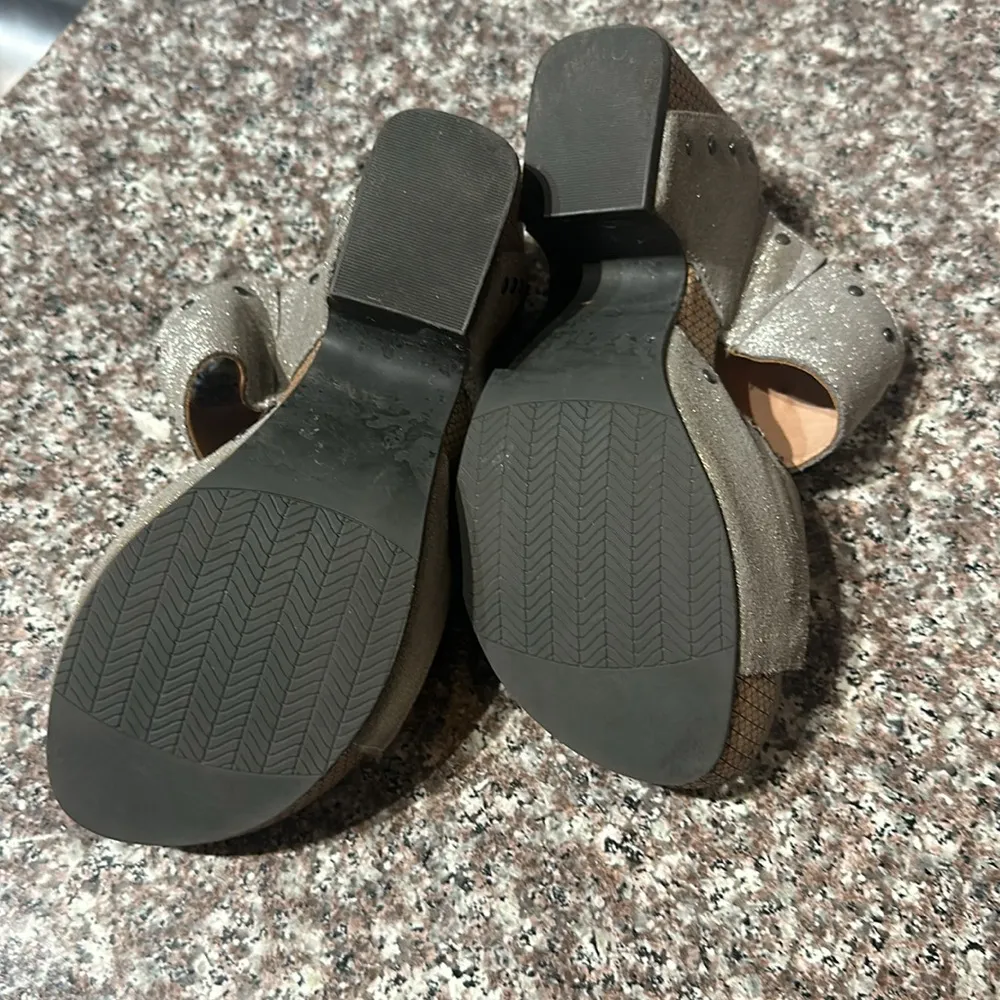 Naked Feet Silver Shimmery Wedges Size 6 - Image 8