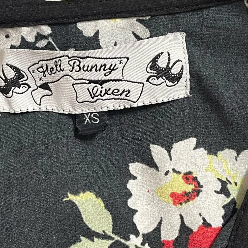 Hell Bunny Vixen Pinup Heather Floral Short Sleeeve Button Down Blouse - Image 7