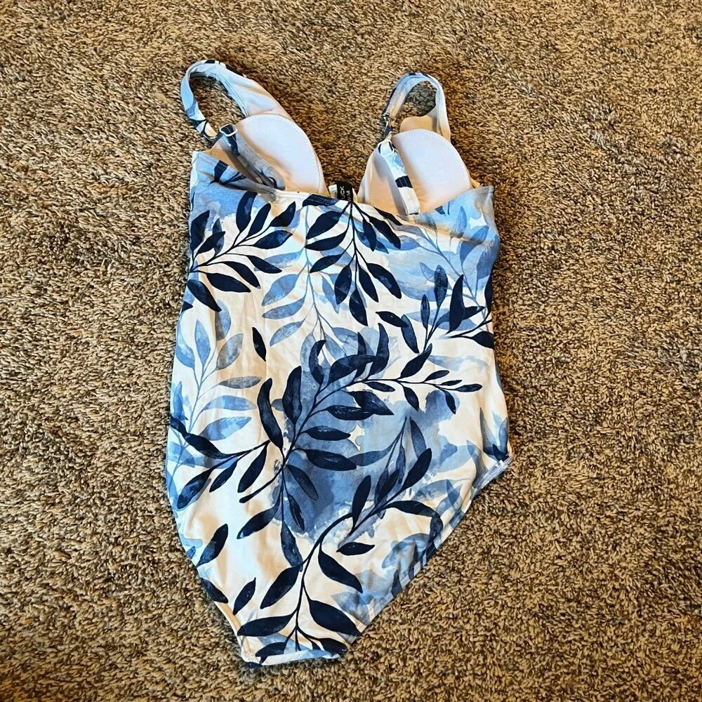 Nip Tuck Blue Oasis Louise one piece swimsuit White Size 6 - Image 3