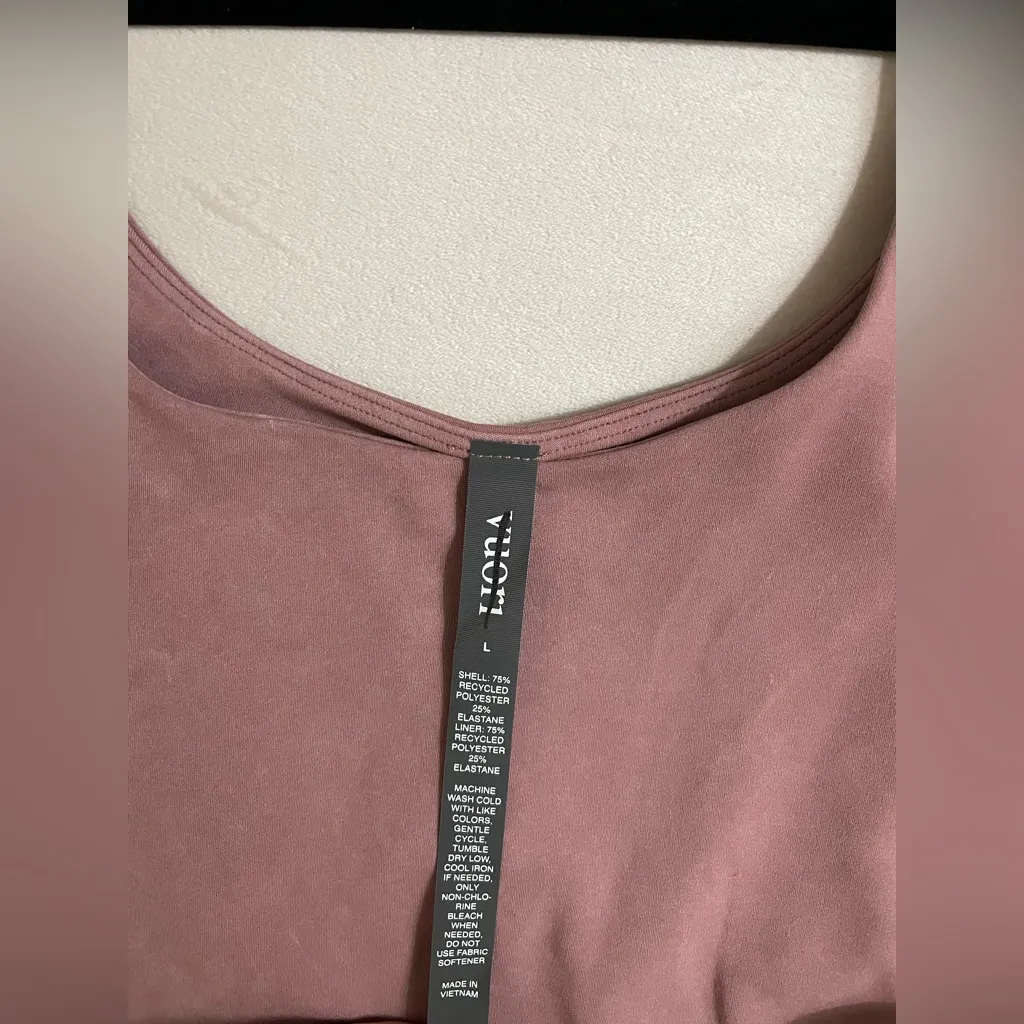 Vuori NWT Washed Daily Crop Top in Washed Marsala Color Size L - Image 6