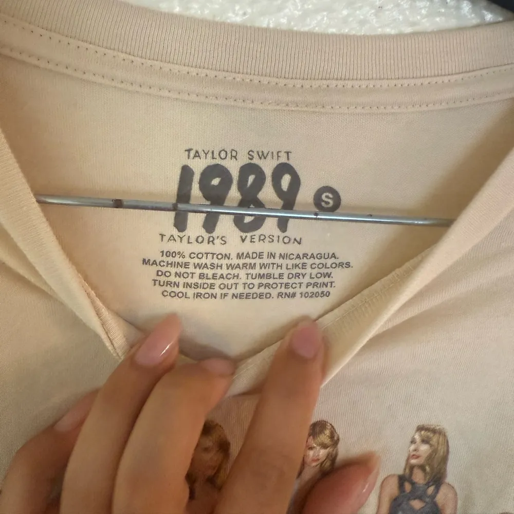 Taylor Swift SOLD OUT 1989 (Taylor’s Version) Eras Long Sleeve T-Shirt size Small - Image 5