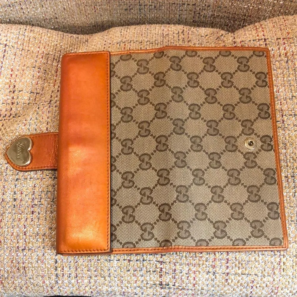 GUCCI GG Monogram Canvas & Leather Heart Clasp Full Length Continental Wallet - Image 6