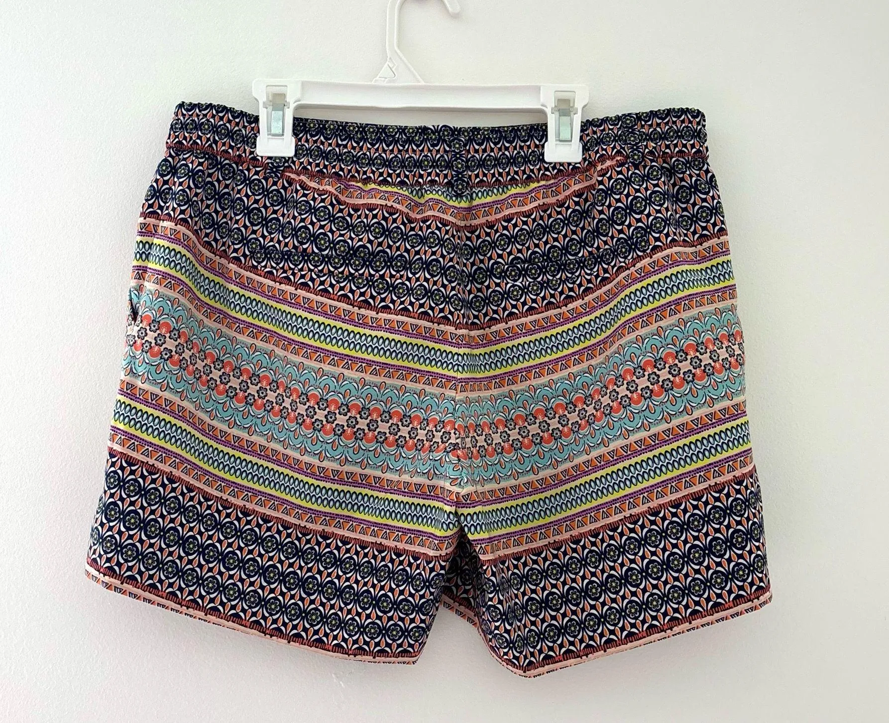 colorful patterned shorts - Image 3
