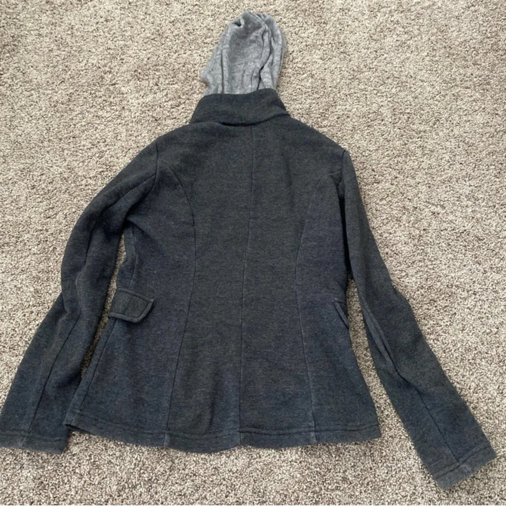 Gray Blazer with Fitted Silhouette and Long Sleeves - Image 2