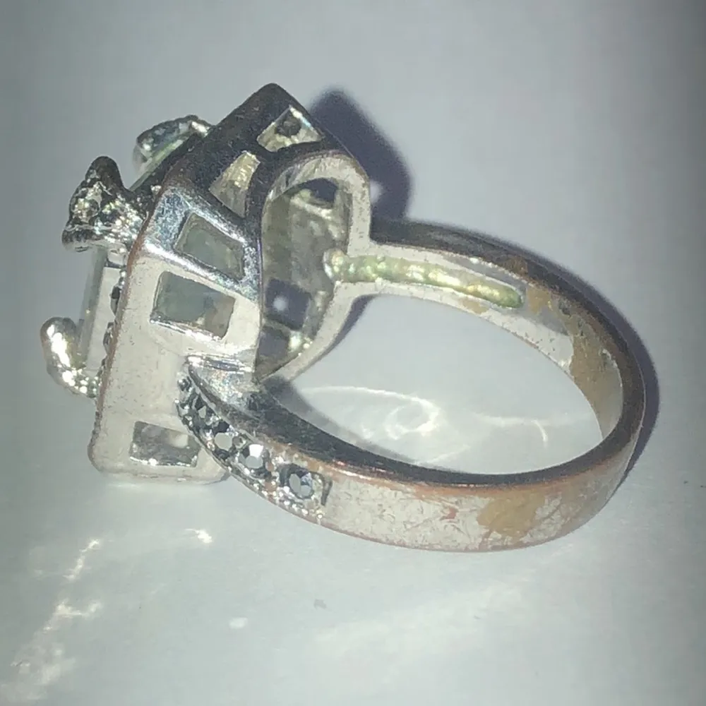 Size 7 Vintage Silver Tone Dark Gray CZ Princess Cut CZ Ring - Image 4