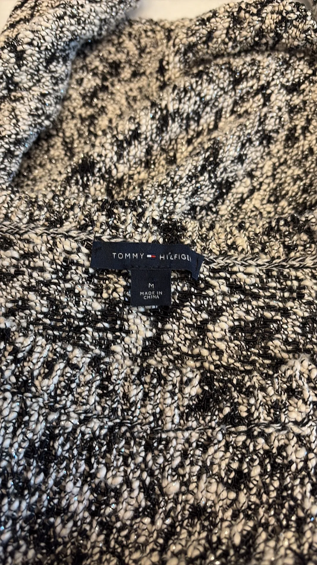 Tommy Hilfiger sweater long sleeves wide neckline woven glittery look Sz medium - Image 7
