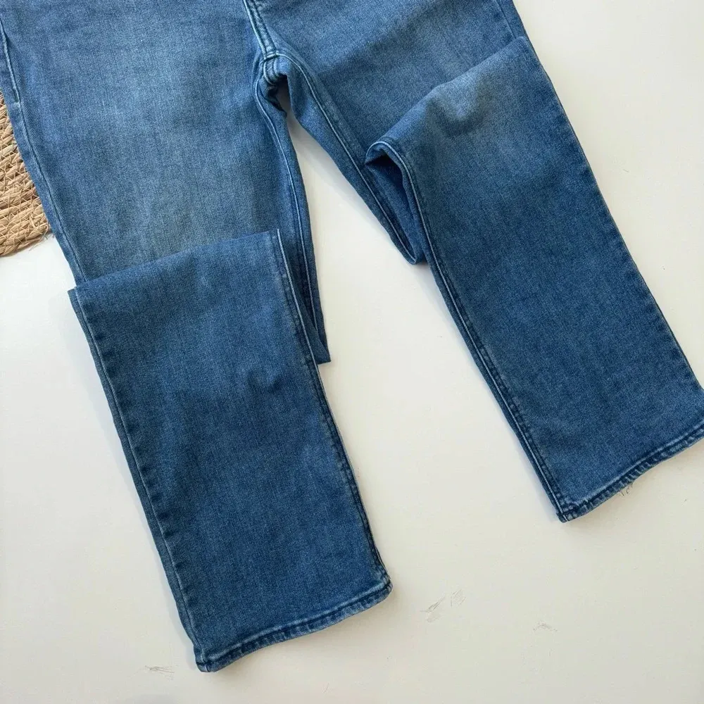 Old‎ Navy Mid Rise Boot Cut Jeans Size 6 - Image 3