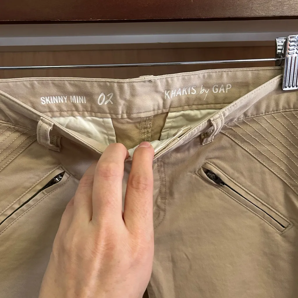 Khakis by Gap Skinny Mini Motto Style Beige Pants w Back Zippered Slits - size 2 - Image 3