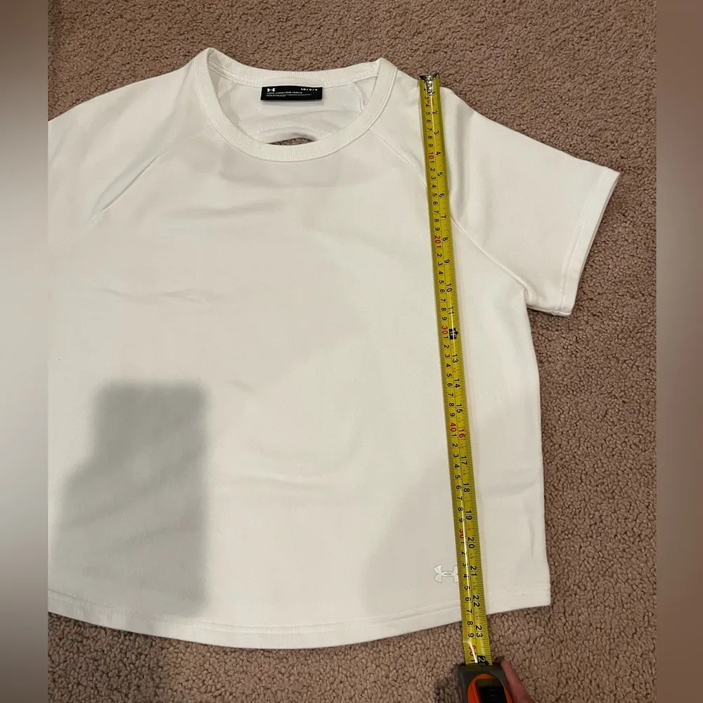 Women's UNDER ARMOUR white loose baggy short sleeve too - Image 5