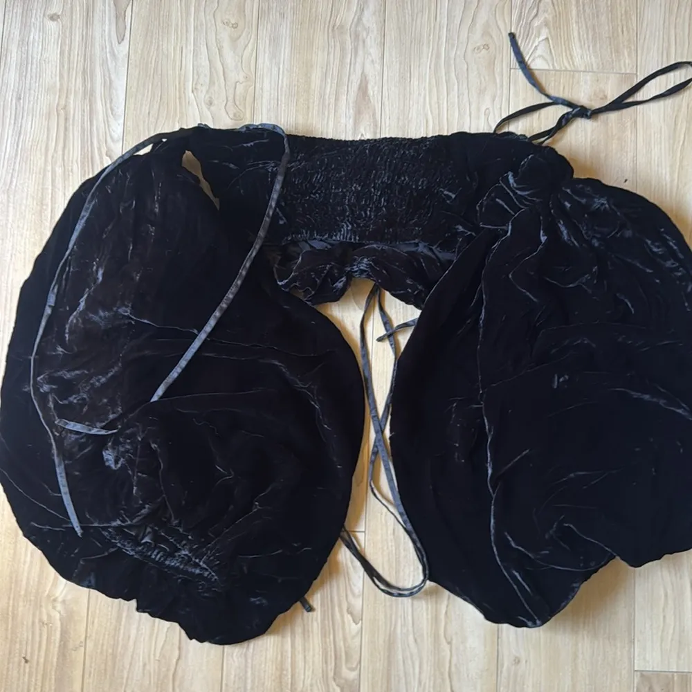 BRONTË MIDI VELVET TOP {BLACK} Black Size 4 - Image 5