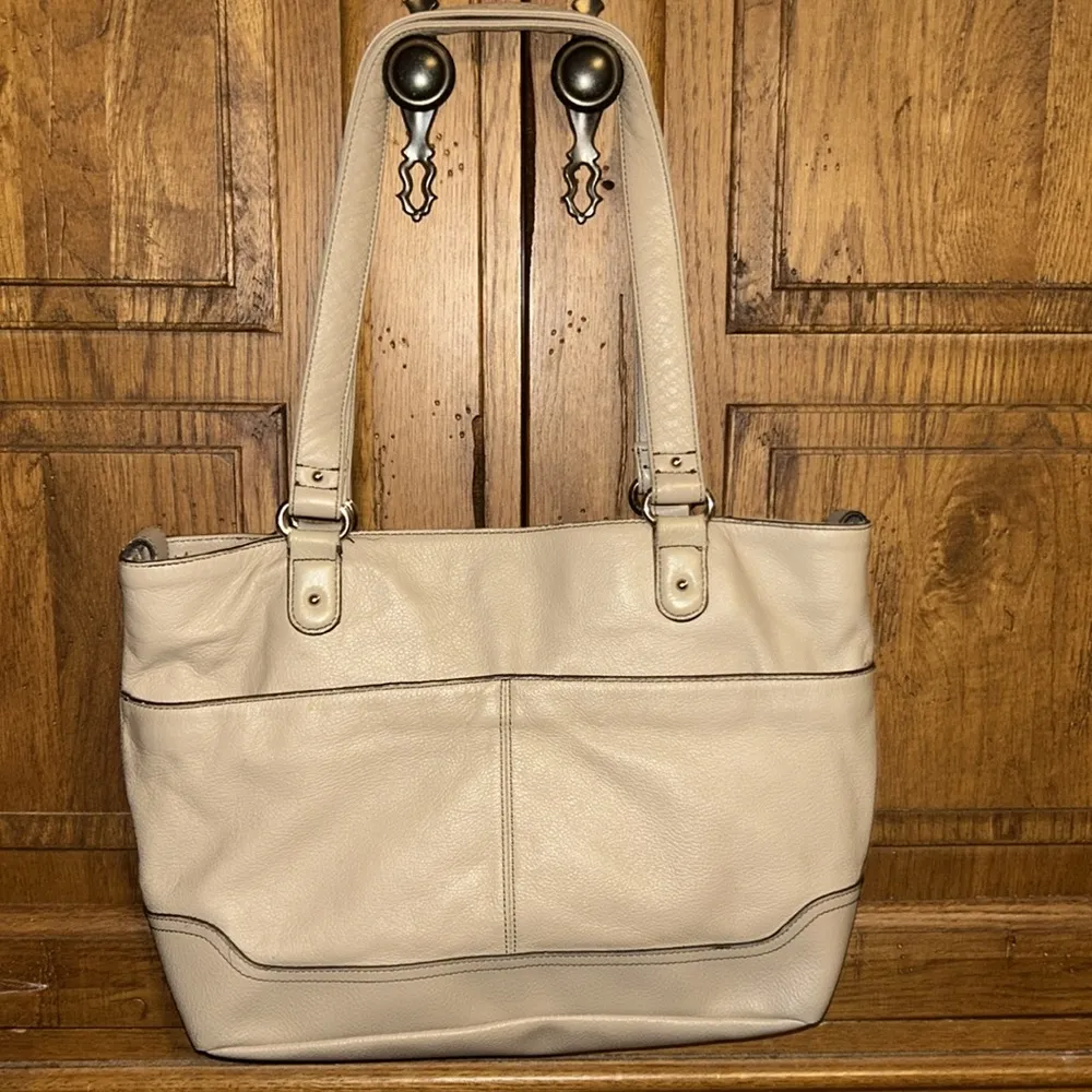 Stone Mountain Genuine Beige Leather Shoulder Bag with Black Accents Authentic - Image 4