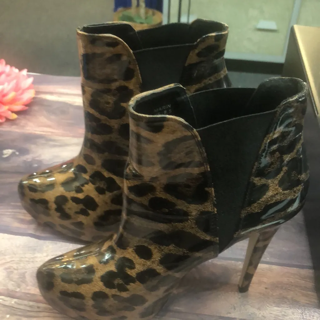 Animal print sz 8 shoes - Image 2