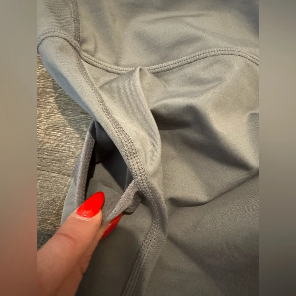 Nike Dri-Fit Grey Cropped Leggings - Image 4