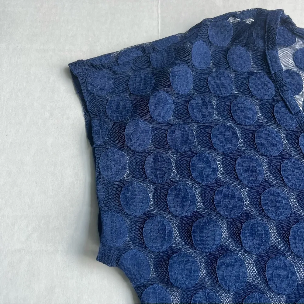 Liz Claiborne sheer cap sleeve polka dot top blue med - Image 3