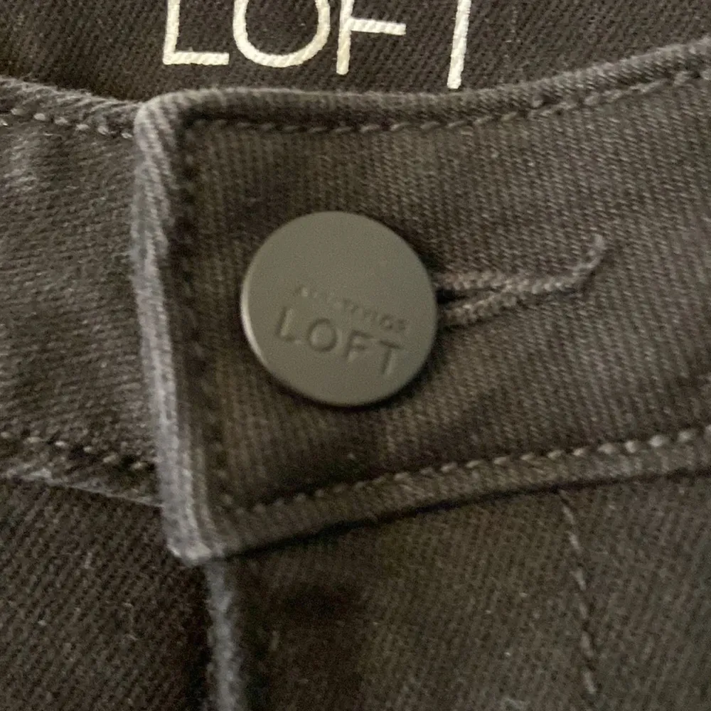 Loft Outlet Black Jeans size 10 curvy skinny excellent condition inseam 30 - Image 4