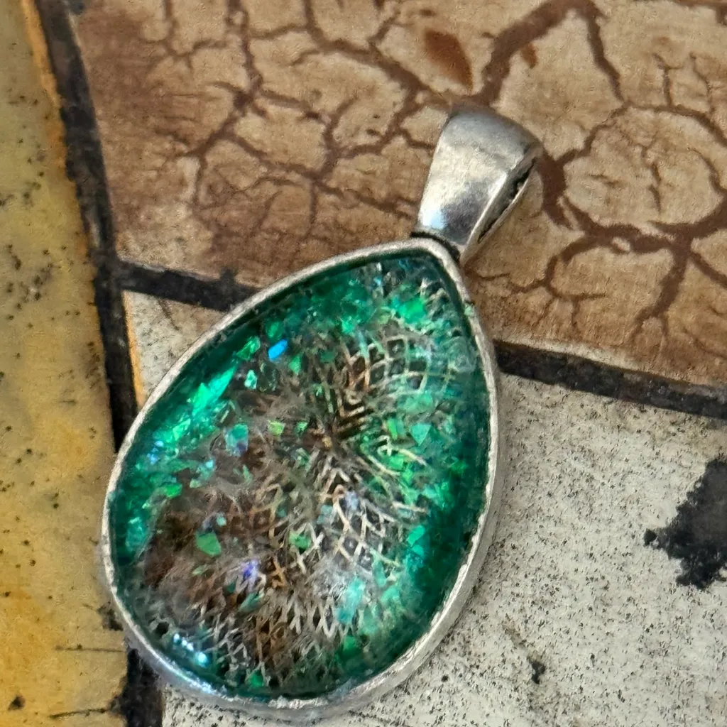 Green Glitter & Real Snakeskin Accent Tear Shaped Necklace on a 20” chain - Image 3