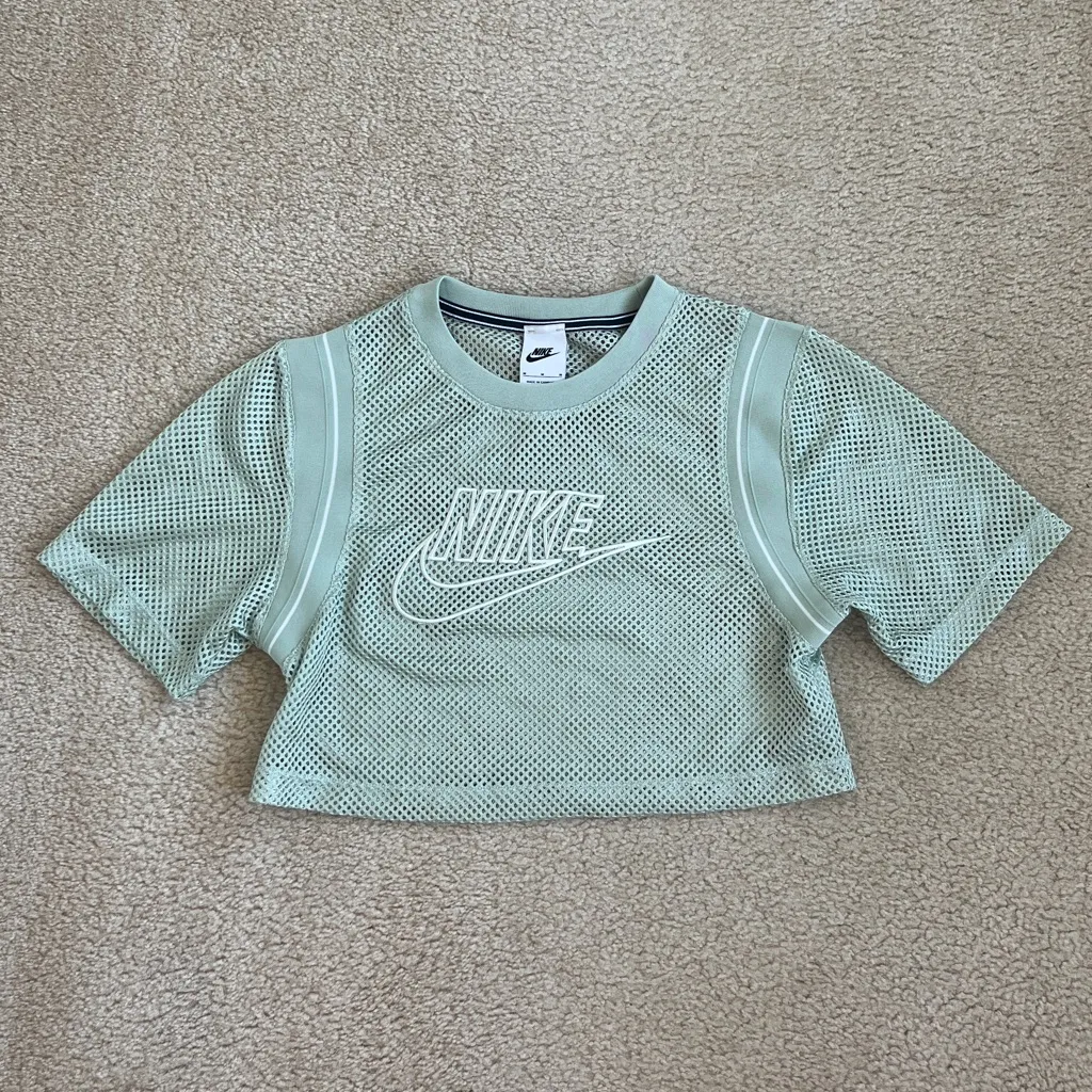Like New Nike Mesh Crop Short Sleeve T-shirt Jersey Top in Mint Green Medium - Image 2
