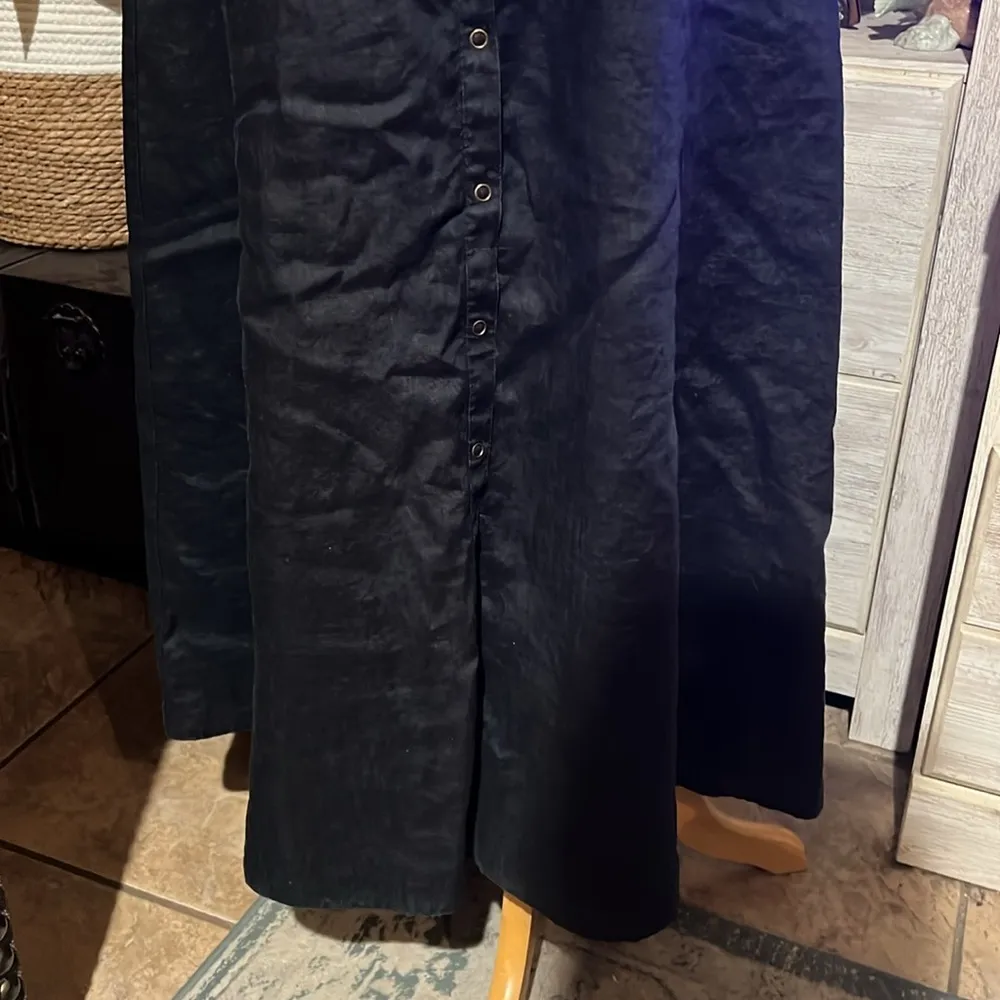 Nikki Valentine, Irish linen Black Sleeveless Button - Image 4